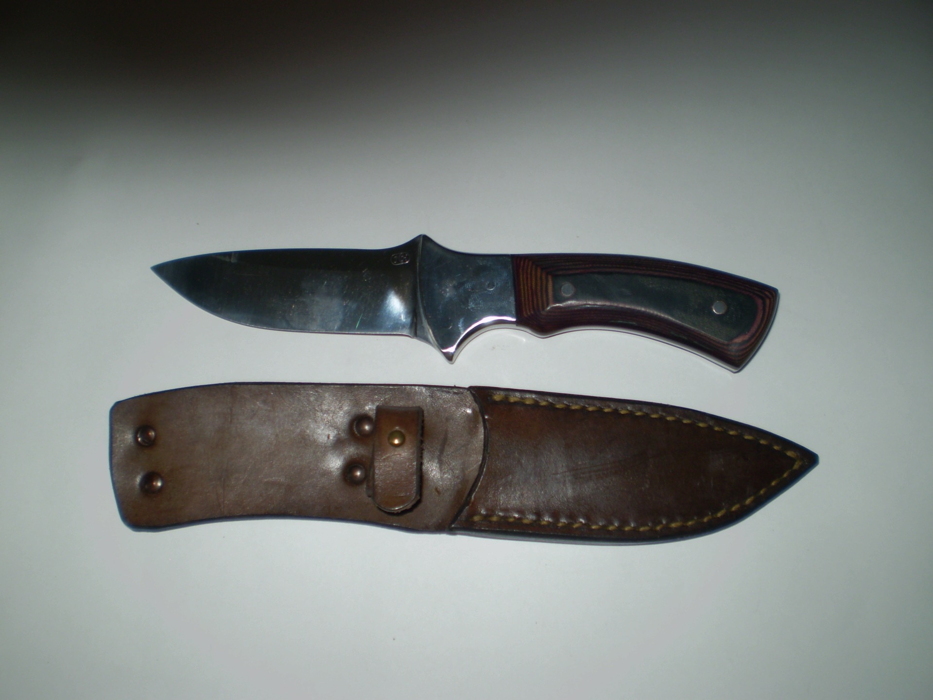 Délka 235 mm Ostří: 135 mm kování: materiál ostří: ocel AK9MO-17151 materiál střenky: Micarta