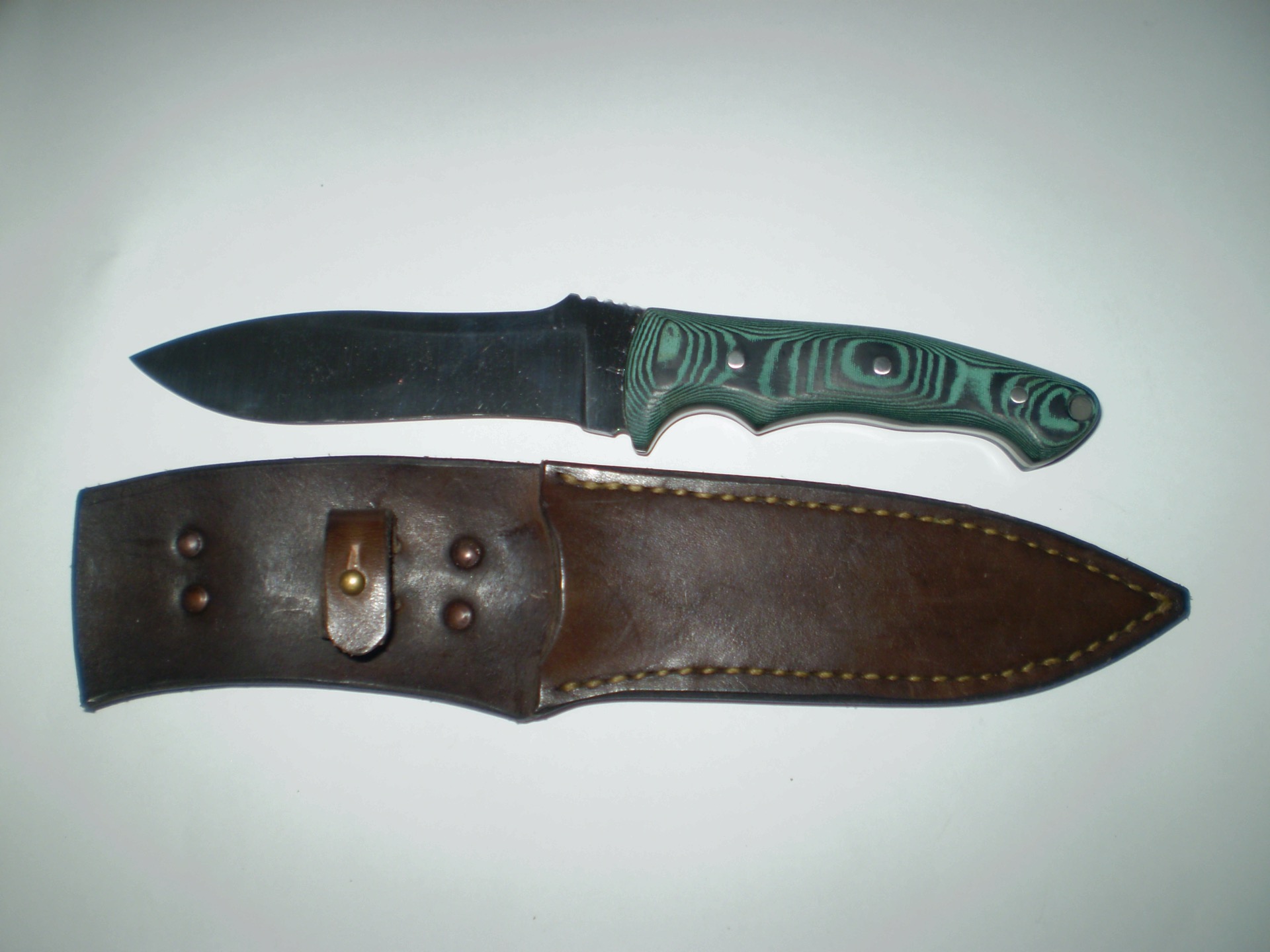 Délka 255 mm Ostří: 135 mm kování:nerez  materiál ostří: ocel AK9MO-17151 materiál střenky: Micarta