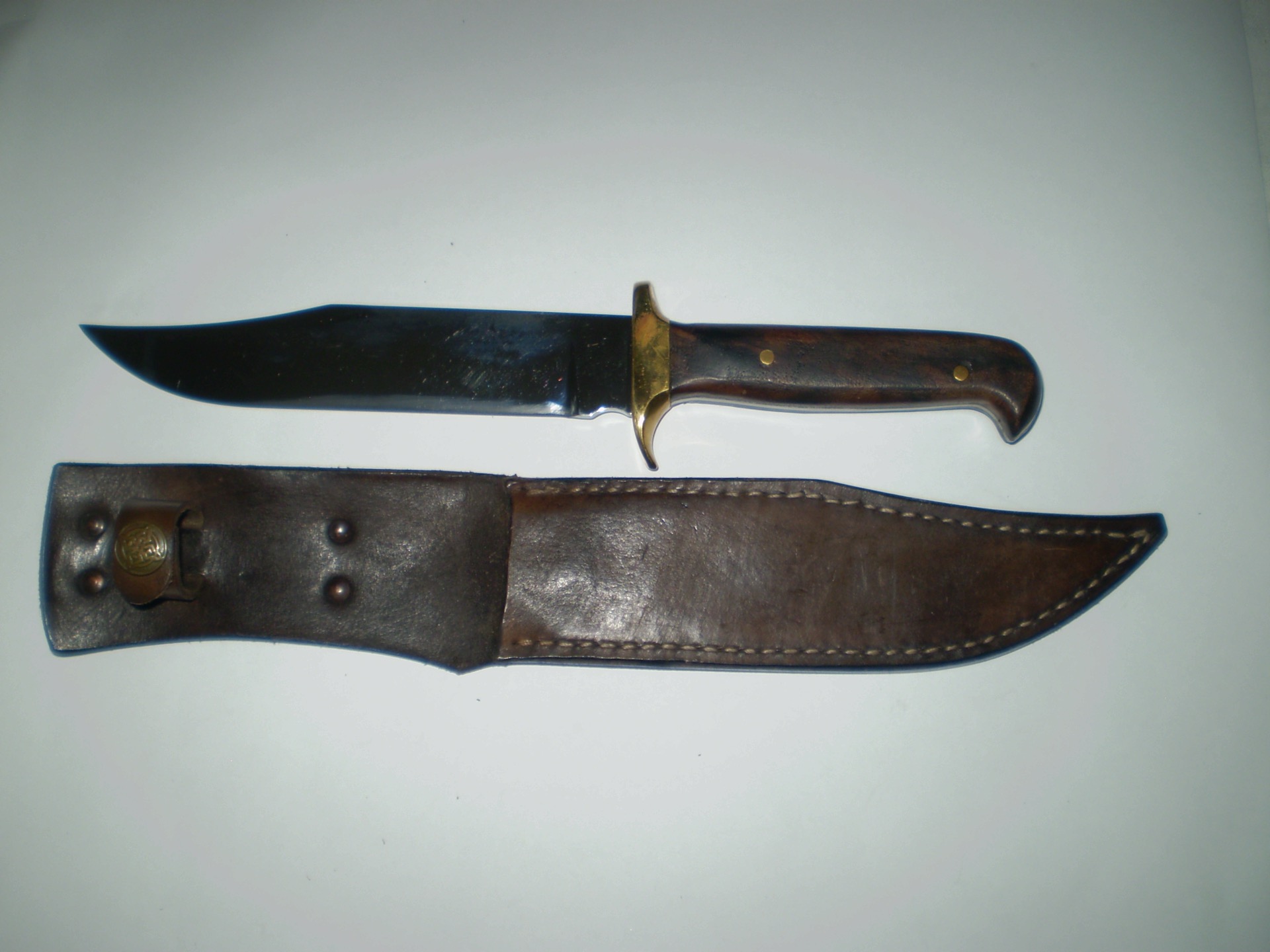 Délka 285 mm Ostří: 170 mm kování: mosaz materiál ostří: ocel AK9MO-17151 materiál střenky: turecký ořech