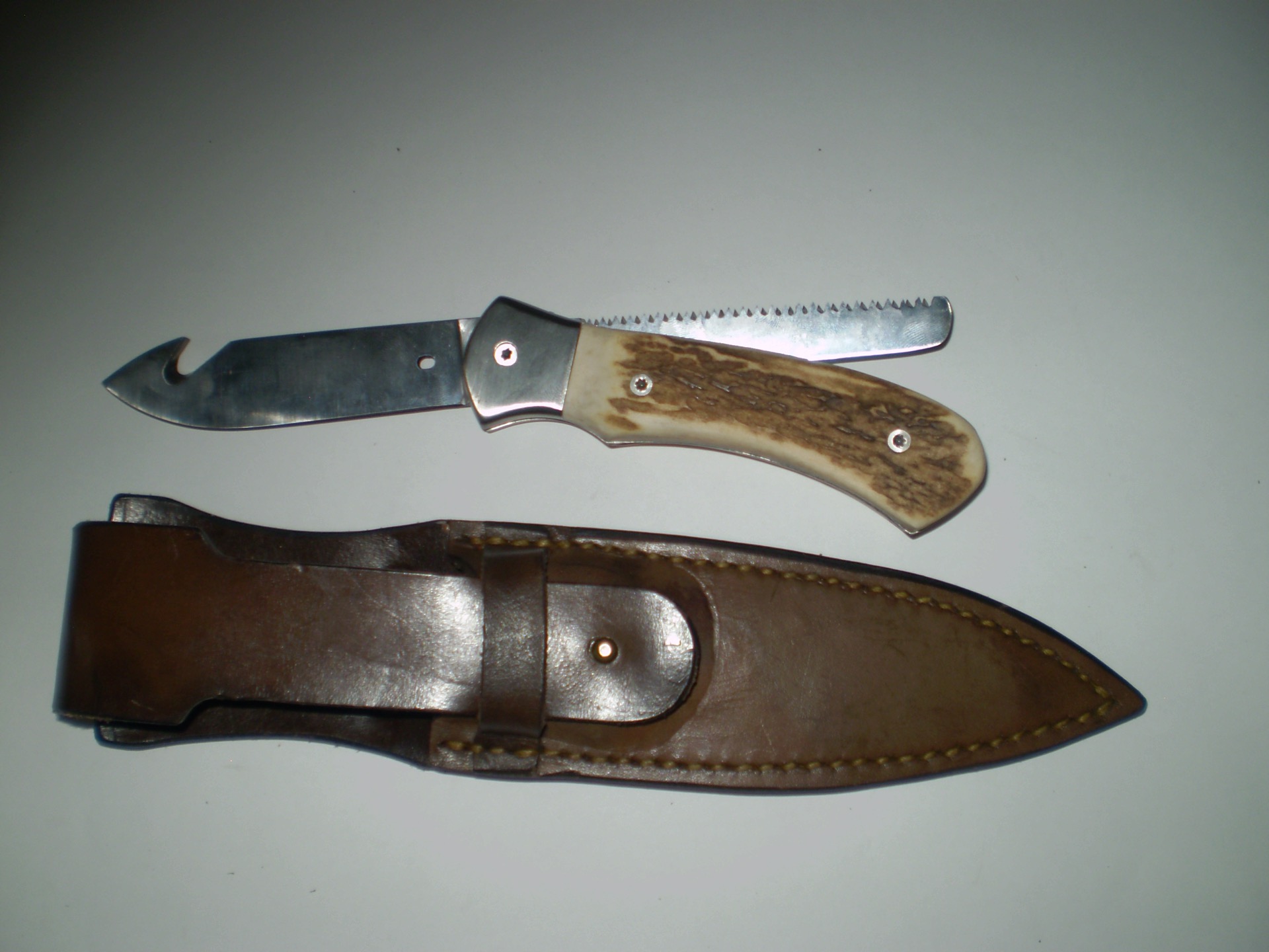 Délka 225 mm Ostří: 100 mm kování: nerez materiál ostří: ocel AK9MO-17151 materiál střenky: jelení paroh